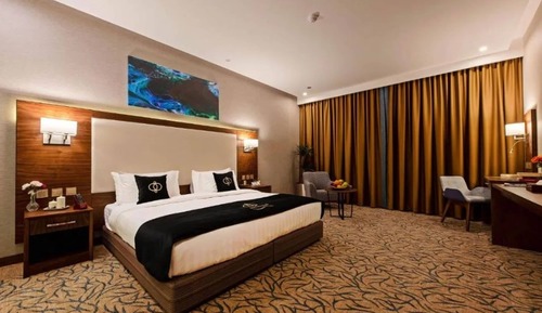 Deluxe Room, 1 King Bed