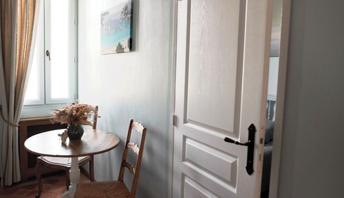 Suite, Courtyard View