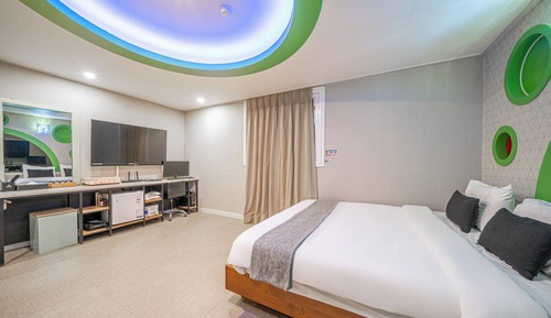 Premier Double Room, City View