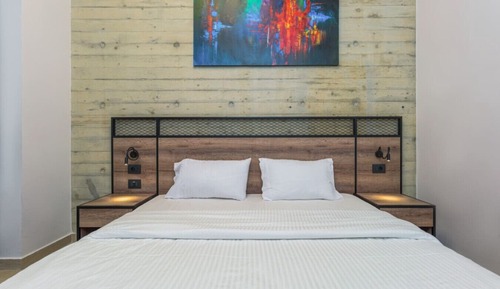 Amine 201, 1-BR in Mar Mikhael