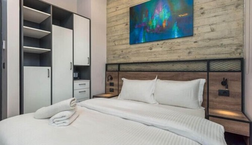 Amine 604, 2-BR in Mar Mikhael