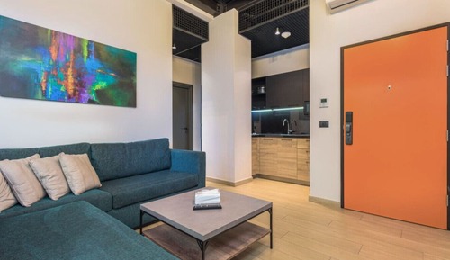 Amine 102, 2-BR in Mar Mikhael