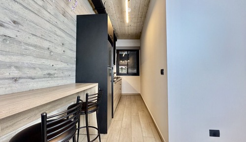 Amine 504, 2-BR in Mar Mikhael