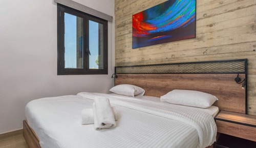 Amine 202, 1-BR in Mar Mikhael