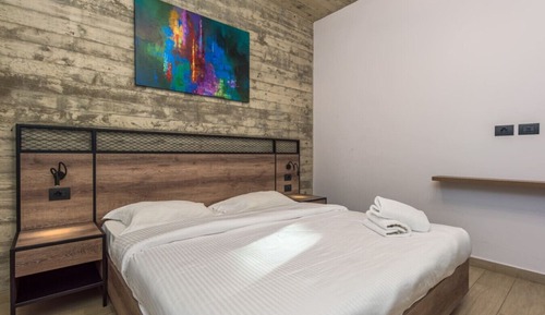 Amine 602, 1-BR in Mar Mikhael