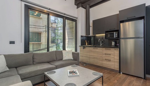 Amine 104, 1-BR in Mar Mikhael