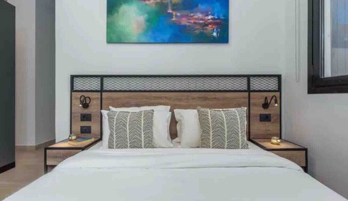 Amine 103, 2-BR in Mar Mikhael