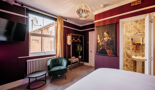 Deluxe Double Room, 1 King Bed, Non Smoking, Private Bathroom