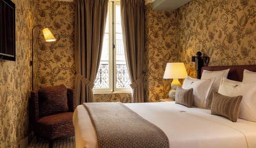 Traditional Quadruple Room, City View