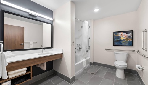 Suite, 1 King Bed, Accessible, Non Smoking