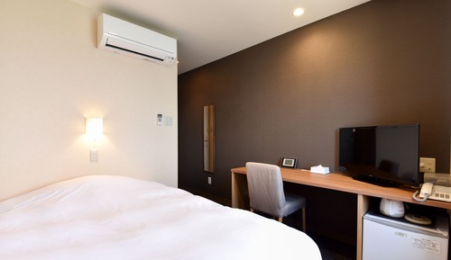 Annex, single room, no view, smoking only