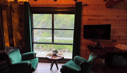 Studio Suite, River View