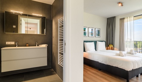 House (Mistral 14-502)