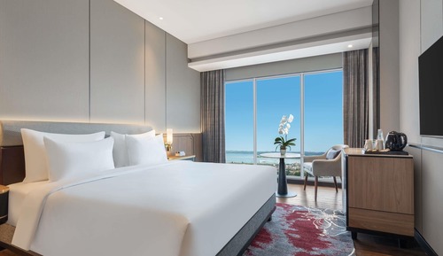 Superior Room, 2 Twin Beds, City View