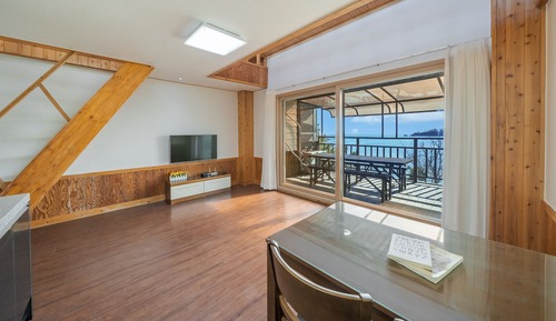 Basic Room, 1 Bedroom (Room 201(Ocean View /BBQ /Terras))