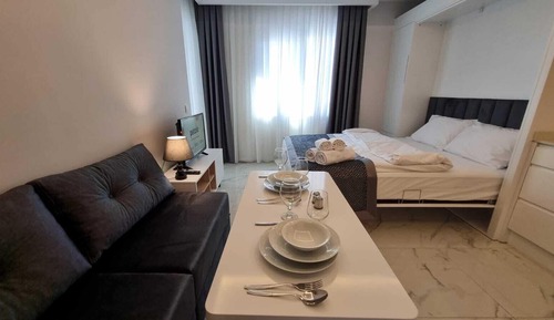 Standard Studio, Balcony