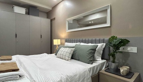 Downtown 3 BHK Apartment at Mahalaxmi, 1402