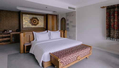 Luxury Suite, Balcony, Valley View