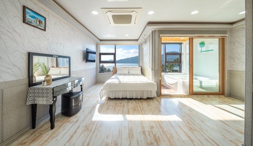 Basic Room, 1 Bedroom (Marine 203)