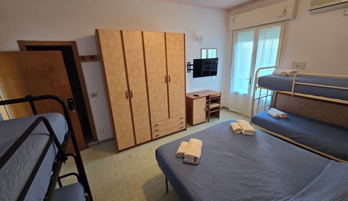 Comfort Room, Balcony