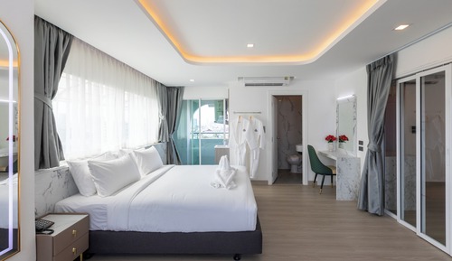 Queen And King Bed Room