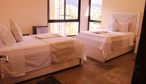 Family Room, Lake View