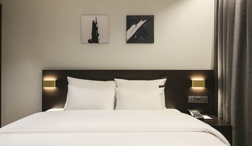 Deluxe Double Bed Room, 1 King Bed, Non Smoking, Private Bathroom