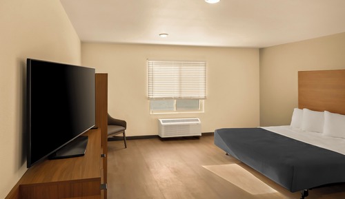 Suite, 1 King Bed, Mobility Accessible, Non Smoking