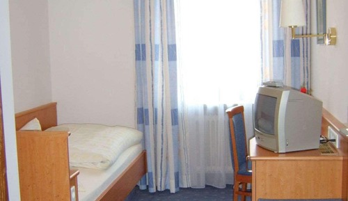 Standard Room, 1 Queen Bed (Standard Single)