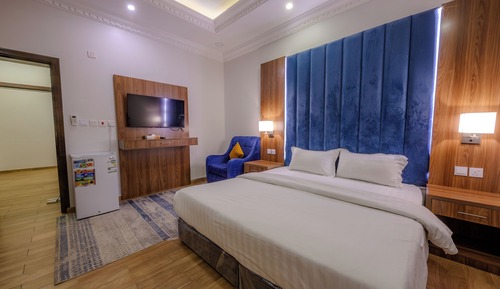 Junior Suite, 1 Queen Bed, City View