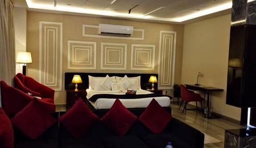 Superior Studio Suite, City View