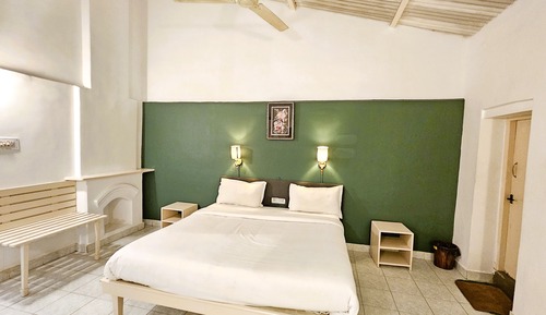 Comfort Room, Balcony, Garden View