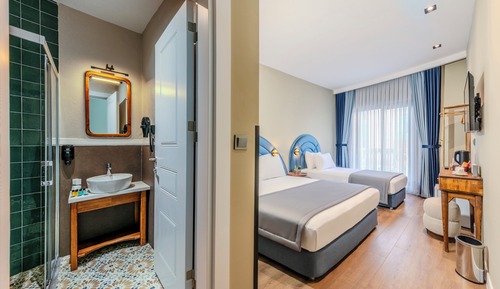 Family Room, Balcony