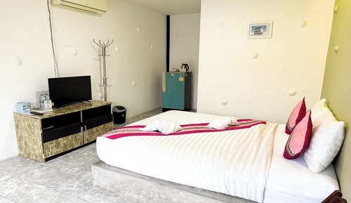 Deluxe Queen Room