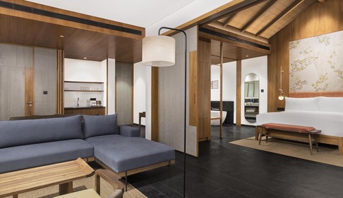 Deluxe Suite, 1 King Bed, Terrace