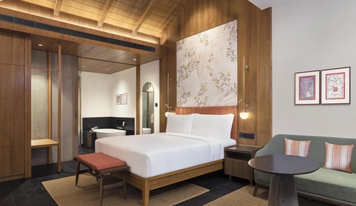 Premium Suite, 1 King Bed, Balcony