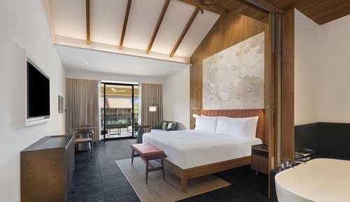 Deluxe Room, 1 King Bed, Balcony