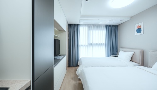 Business Twin (including lunch for 2)