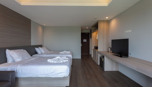 Superior Twin Room, City View