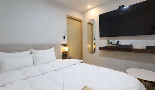 Main Bulding - Ocean Queen