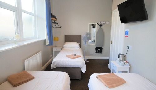 Classic Triple Room, City View