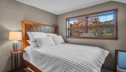 Villa, Mountain View