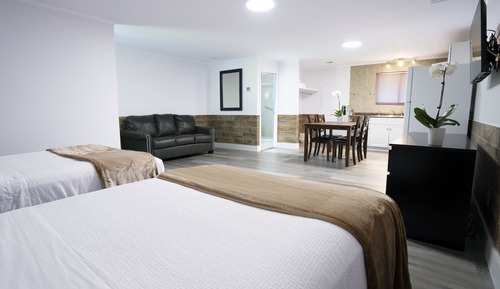 Studio, Kitchen ( 2 full beds- NO PETS)