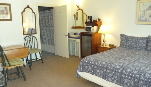 Room, 1 King Bed, Private Bathroom