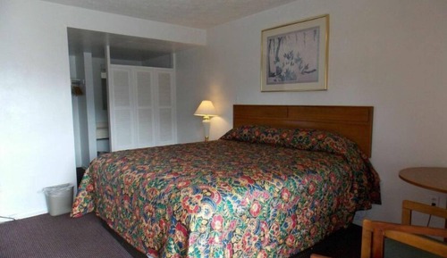 Room, 1 King Bed, Smoking