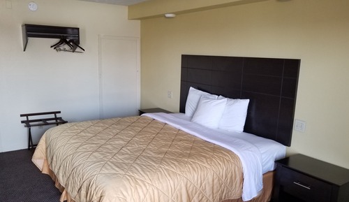 Standard Room, 1 Queen Bed