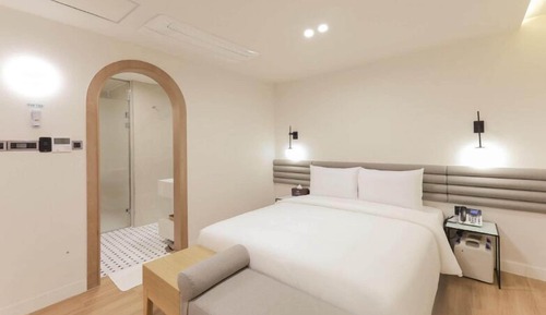 *Open Special Rate* Premium Double(OTT 6 Types + Bathtub + Premium ACE Bed/Bedding+Bed Stool+Styler)