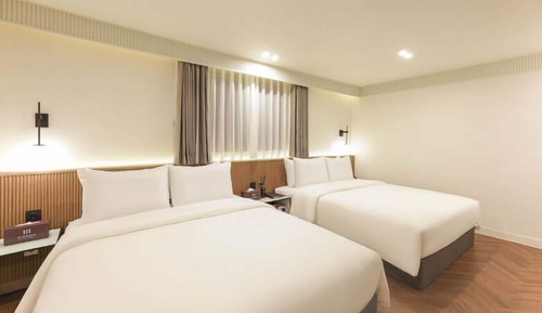 *Open Special Rate* Premium Twin (OTT 6 Types + Double 2 + Bathtub + Premium ACE Bed/Bedding+Styler)