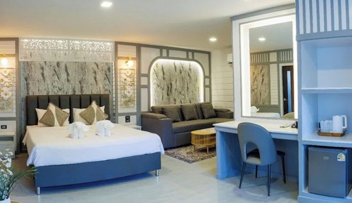 Royal Suite with Garden View