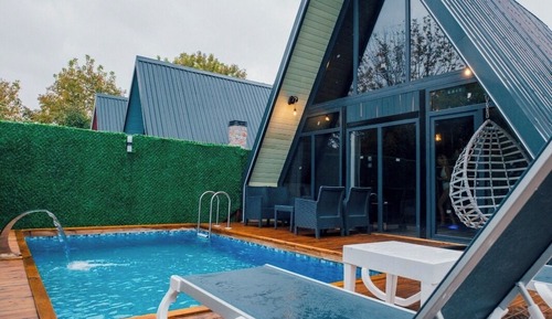 Bungalow With Heated Pool